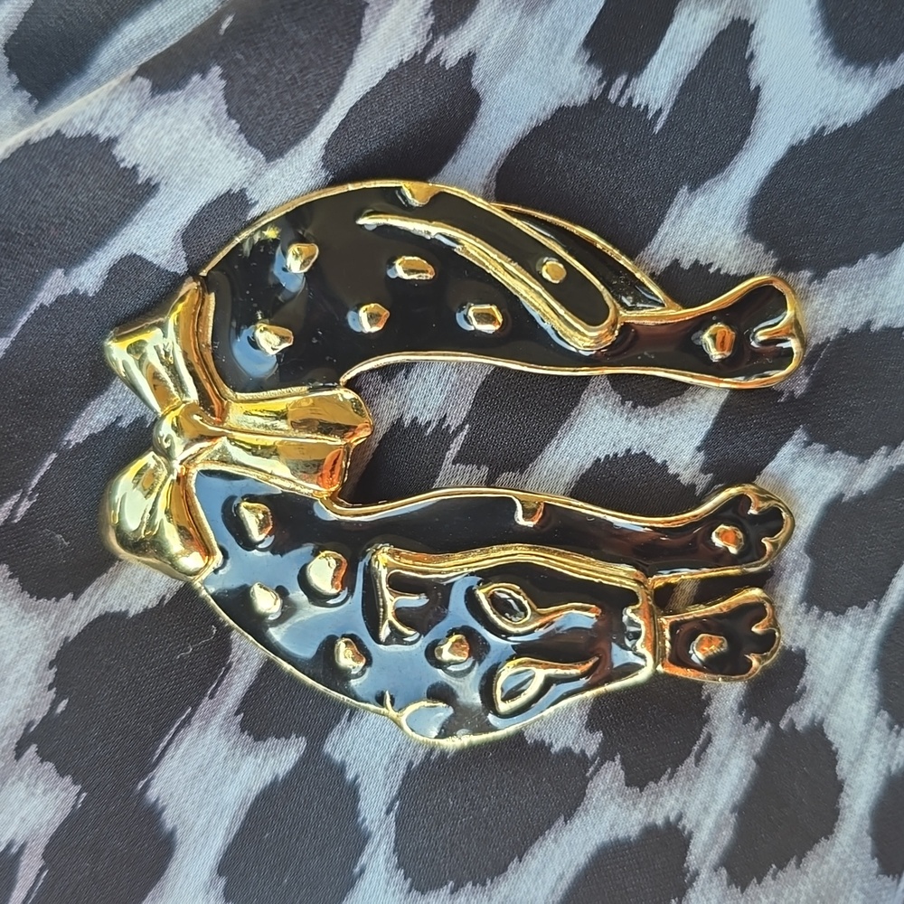 Vintage Trifari Gold Tone and Black Enamel Leopard Panther Figural Brooch